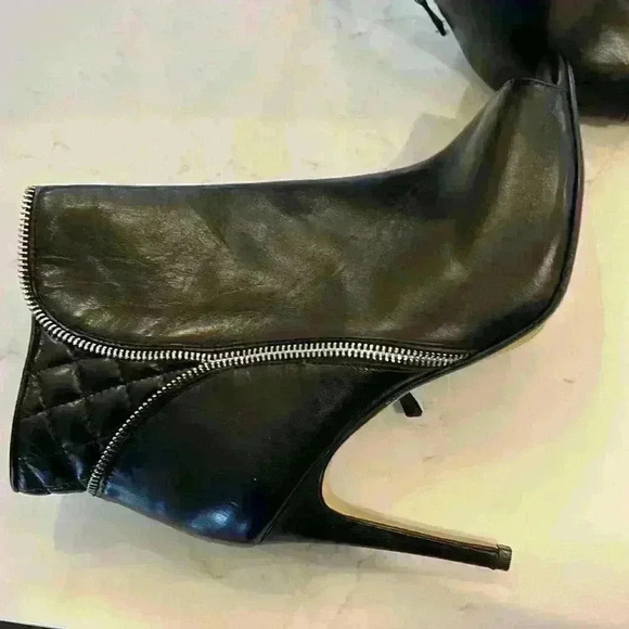 Super cute Halogen  peep toe black booties .  Size 9M New without tags - Picture 3 of 5